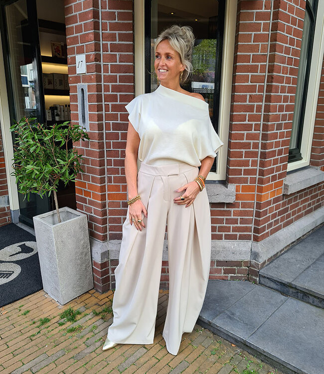 Schuine Hals Knit Top Crème