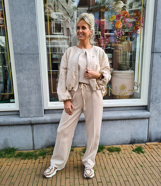 Suedelook Bomber Jacket met Shimmer Crème