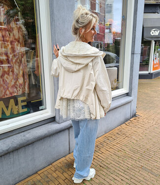 Oversized Jas Met Kant Crème