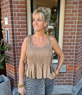 BouBoe Gesmokte Top Camel