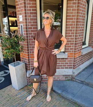 Azzurro Jurkje met Knoopdetail Donkerbruin