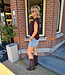 Azzurro Basic Tee Schoudervulling Donkerbruin