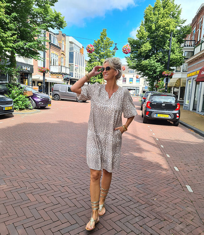 Azzurro Leopard Dress Vhals Soft Beige Tinten