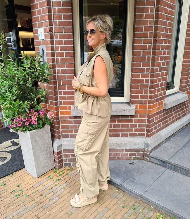 Ambika Gilet Beige Gesmokt Aleid