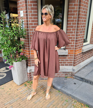 Azzurro Oversized Offshoulder Dress Bruin
