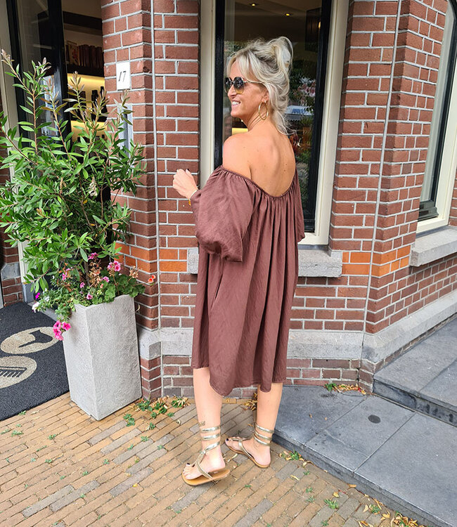 Azzurro Oversized Offshoulder Dress Bruin