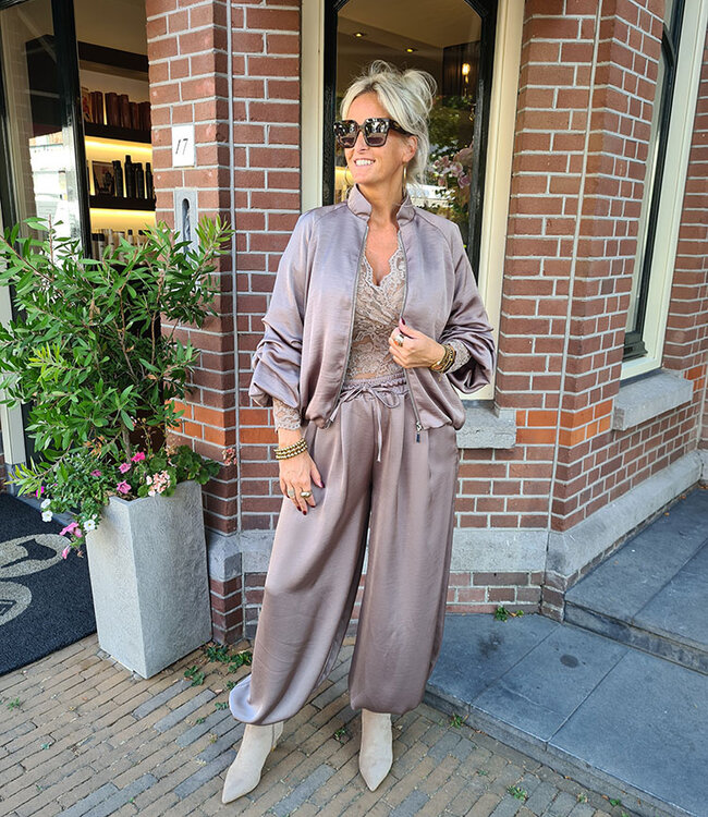 Luxe Silky Vest/Bomber Taupe