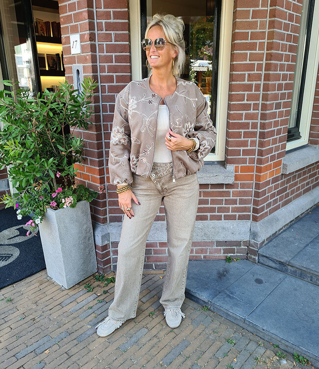 Suedelook Jacket Geborduurd Loafers Taupe