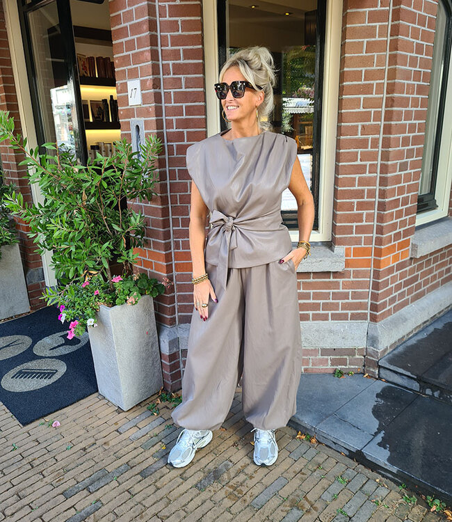 Ambika Amra Lederlook Knooptop Taupe