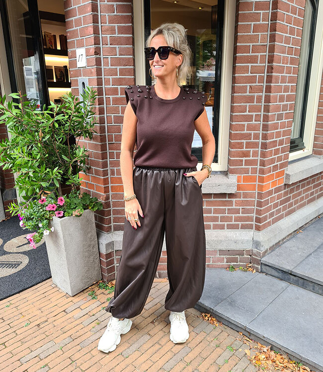 Knit Mouwloze Top met Bruine Studs