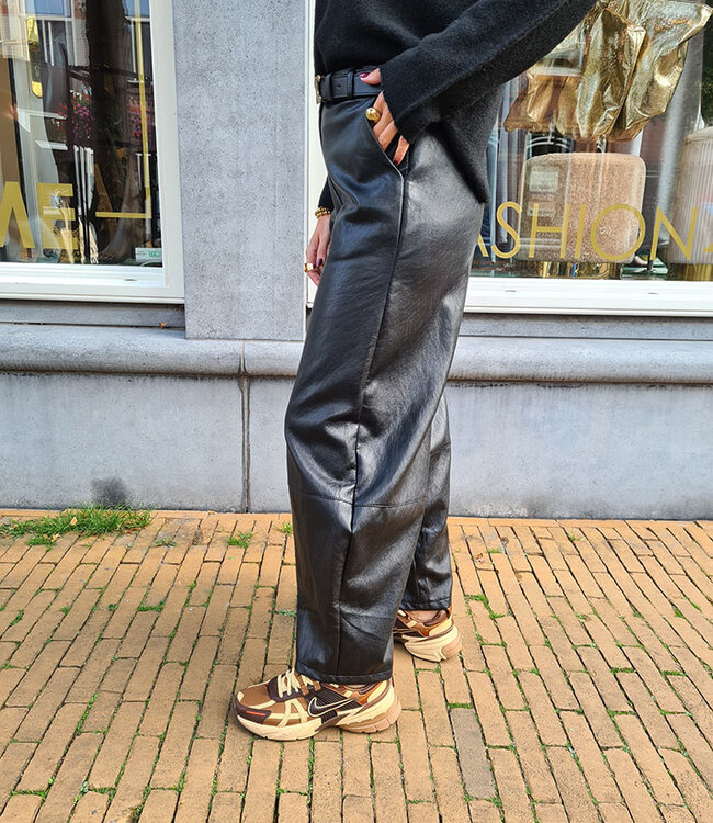Lederlook Barrel Broek Zwart