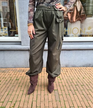 Ambika Parachute Broek Armygroen Lydia