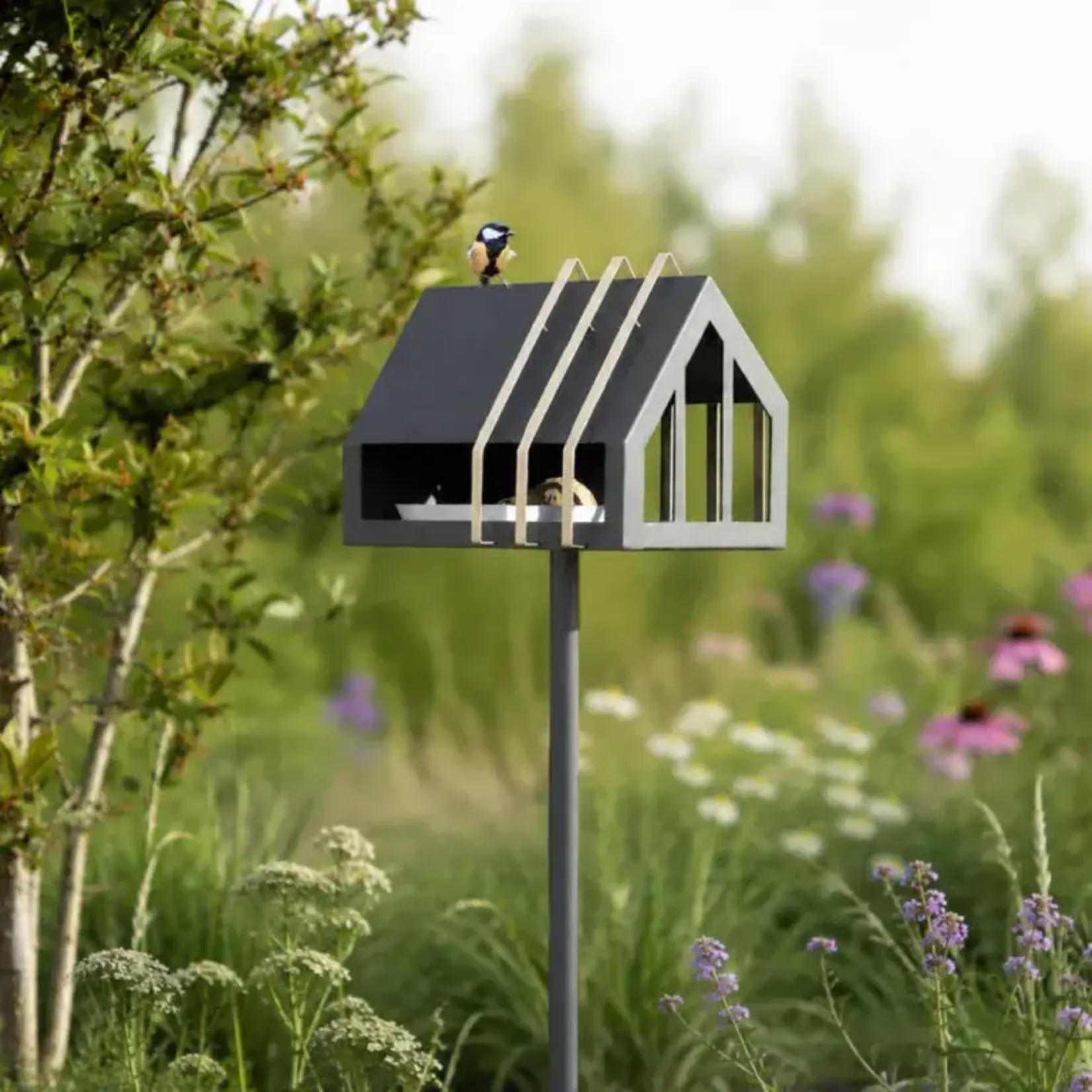 Heeej Framed feeder - Voederhuis op paal voor kleine vogels donkergrijs