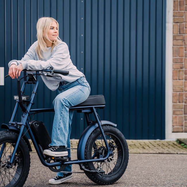 50 Rebels | R-Series Classic | 250 W | Metallic blue | 80 km