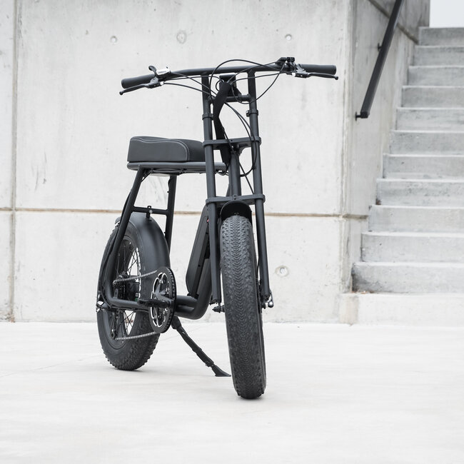 50 Rebels | R-Series Classic | 250 W | Metallic black | 60 km