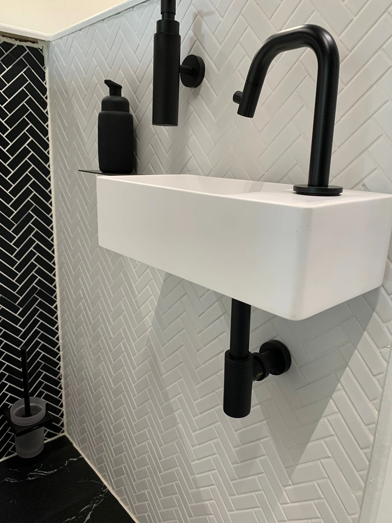 The Mosaic Factory Mozaiek Paris Visgraat Zwart 2,3x7,3