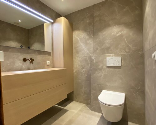 Badkamer inspiratie: Warme tinten, strakke afwerking