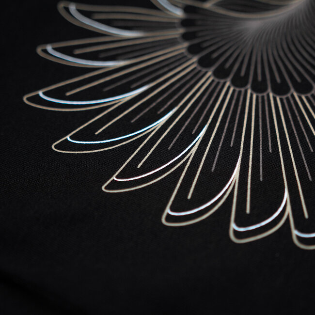 Kumu Little Red Tee - Robin Design - Keyline Style - T-shirt