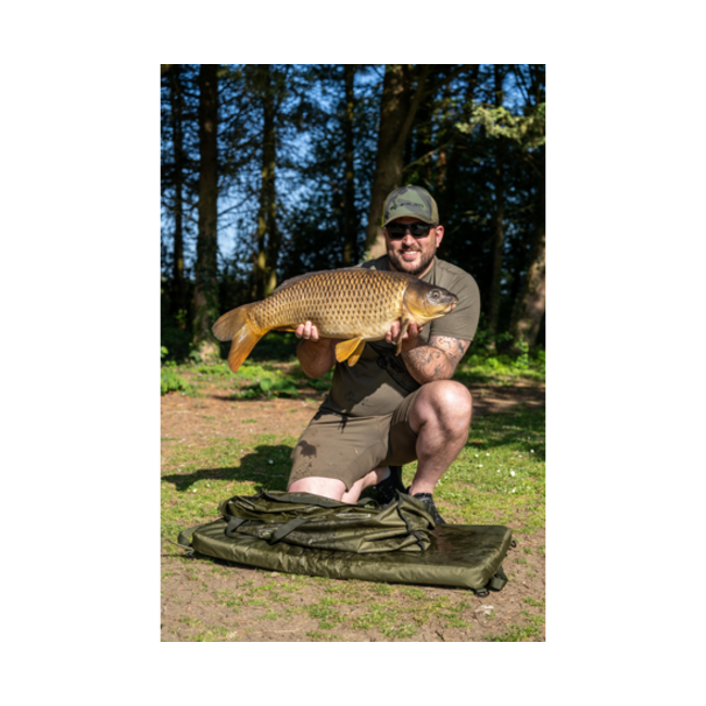 Korum Supa Lite Fishcare Set - Tapis de dégrappage pliable avec sac de pesée - Compact et facile à transporter