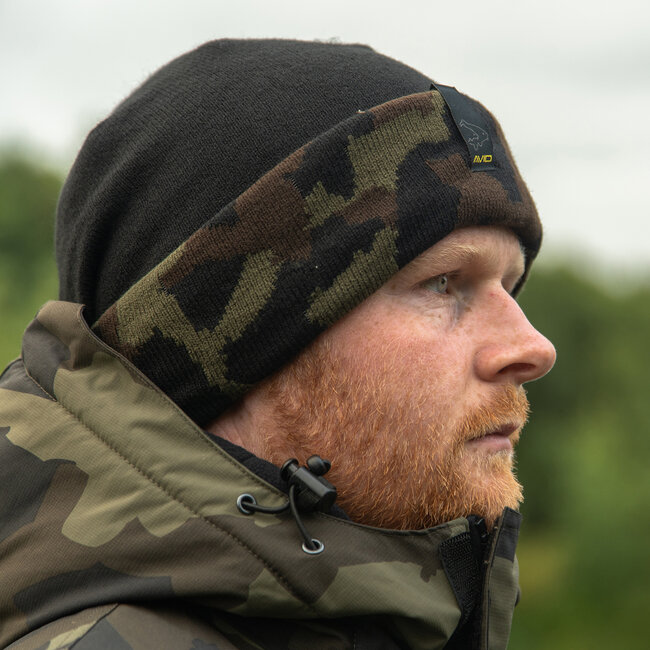 Avid Carp Bonnet noir et camouflage