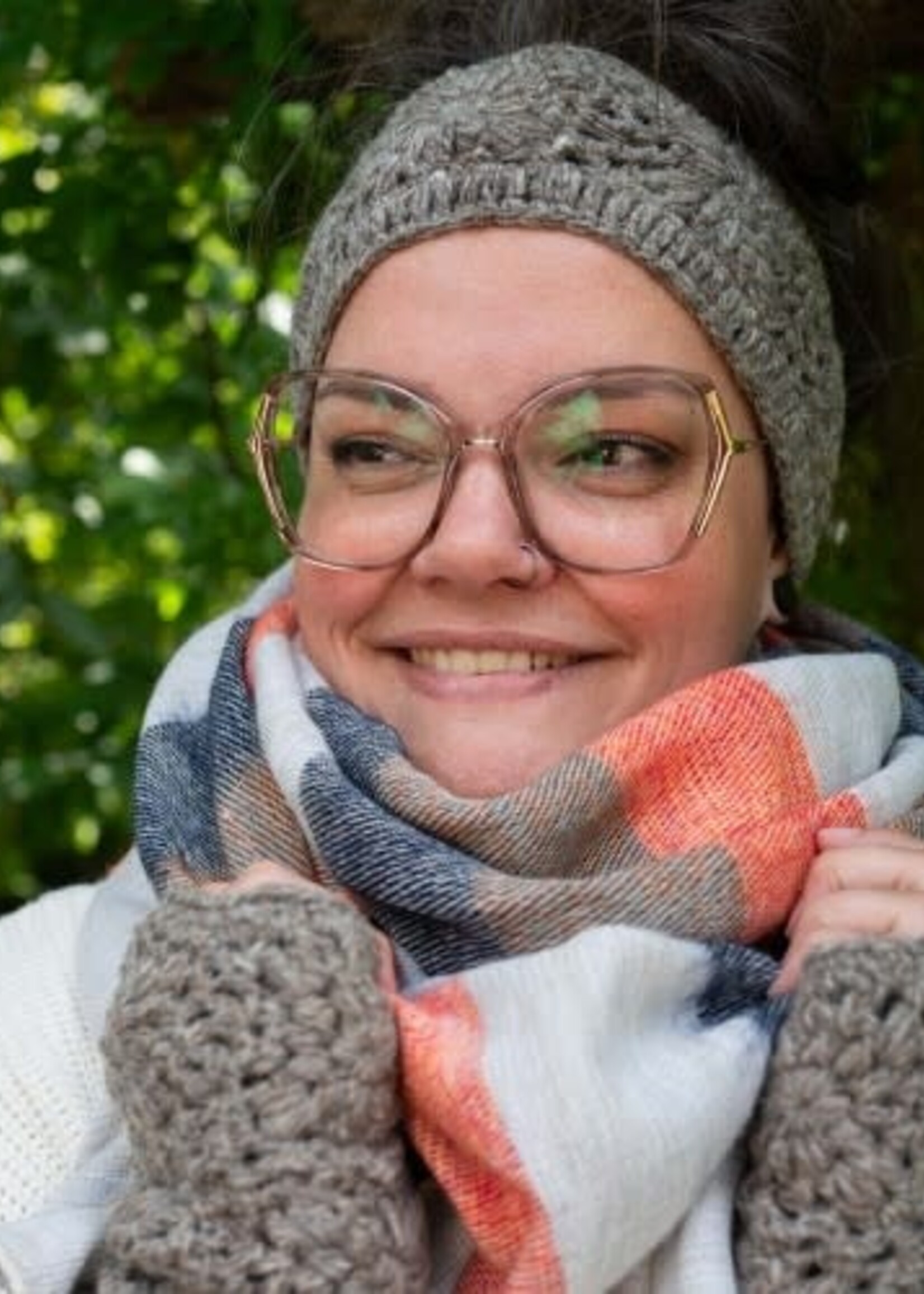 Sjaal met Verhaal Haarband Granny Square Taupe - Nepal