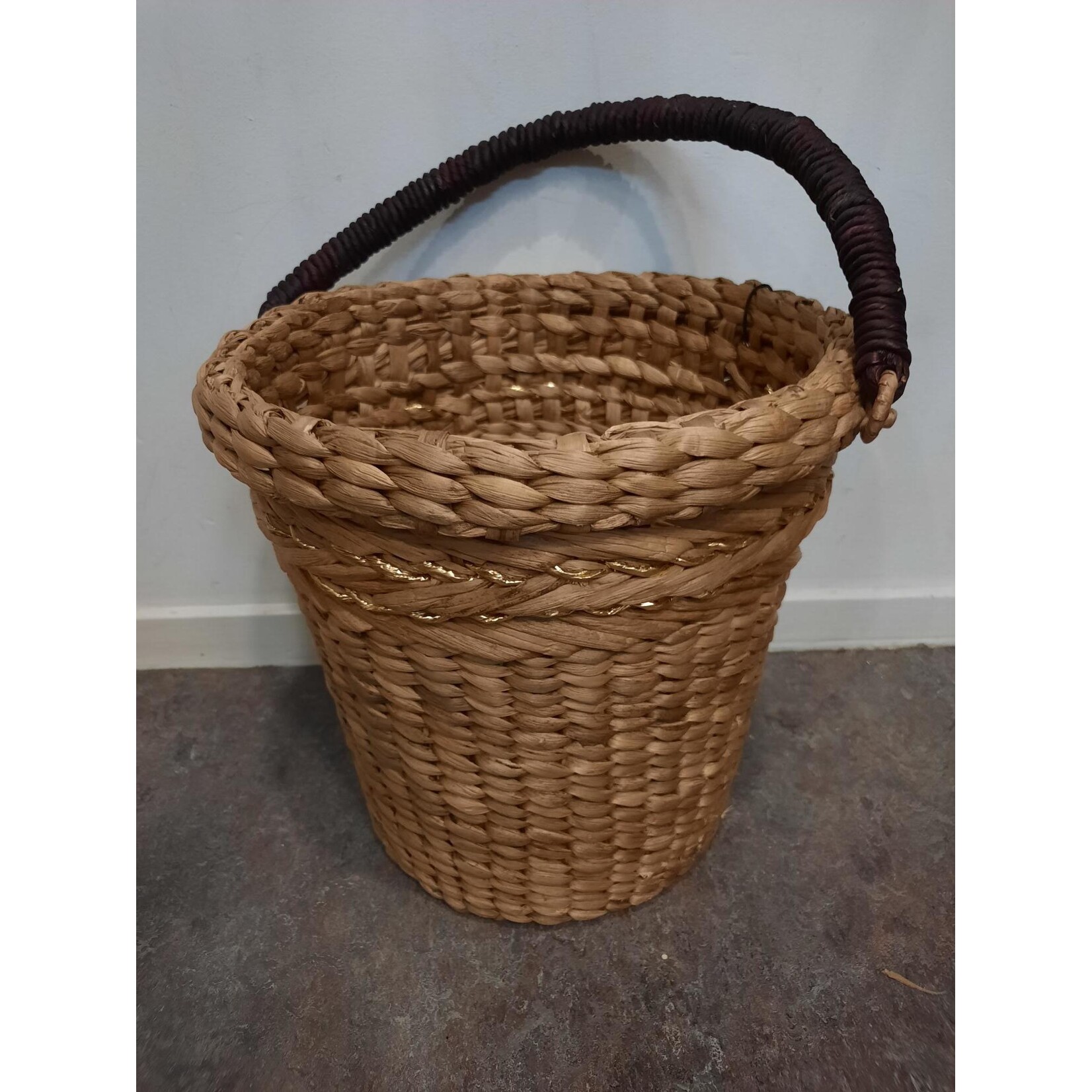 Return to Sender Gevlochten mand H33cm bruin - waterhyacint - Indonesie