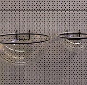 Présentoir sphérique pour panneaux perforés