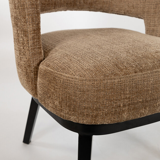 Brooz Eetkamerstoel Sting met armleuningen en vaste poten – Cremona stof Cinnamon