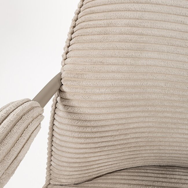 Brooz Moderne fauteuil Elton – ribstof sand met metalen frame