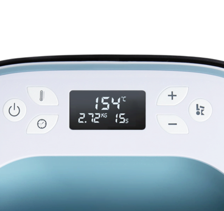 Close view of the screen of a LOKLiK Easy Heat Press in Denim Blue. The screen is on and reads 154 °C, 2.72 kg and 15 s.