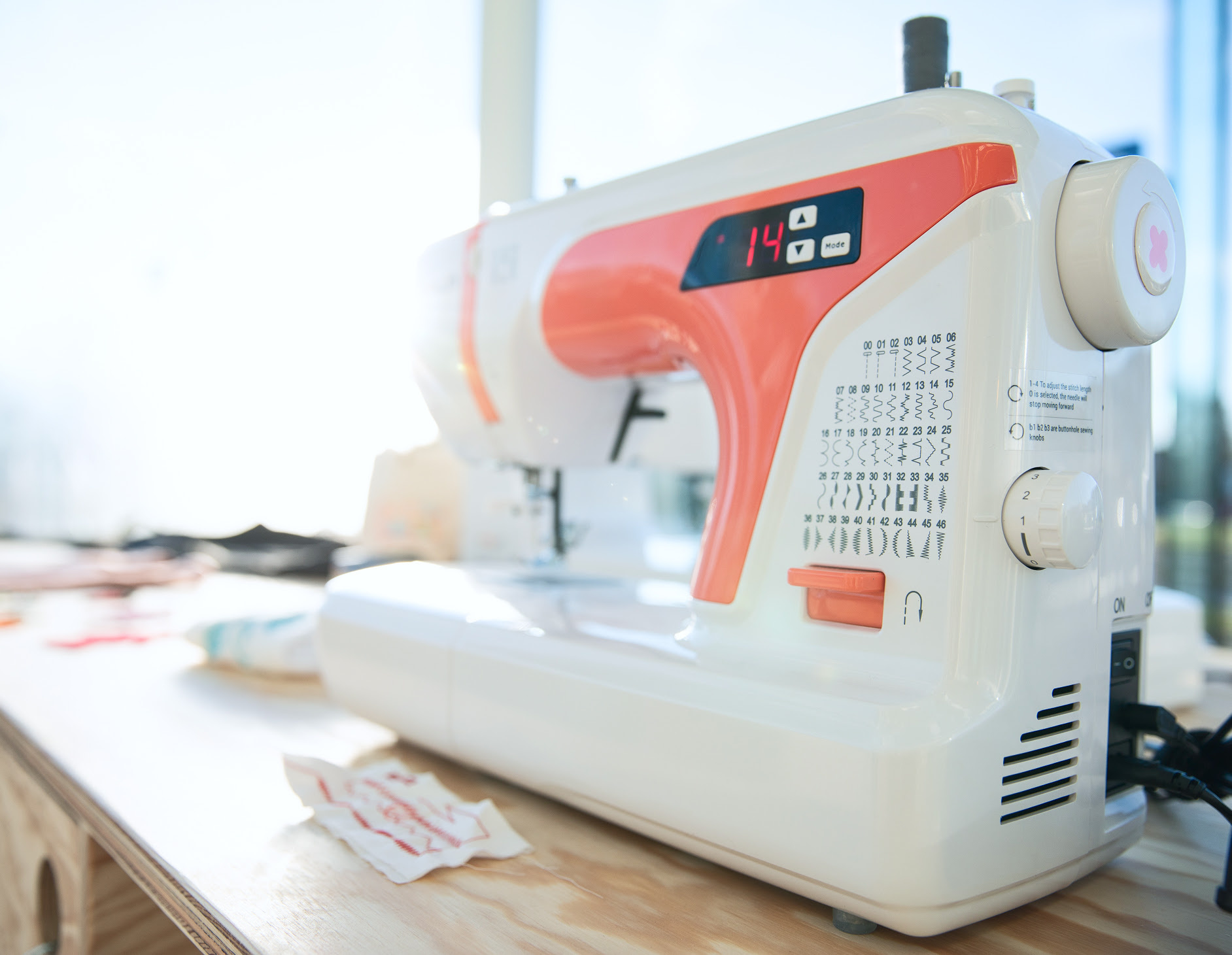 PooLin EOC01 sewing machine on a wooden table.