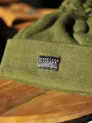 Forgotten Flavours Pom Pom beanie verde