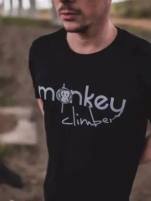 Monkey Climber Front cover shirt negro