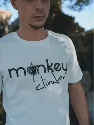 Monkey Climber Front cover shirt blanc
