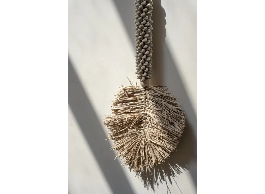 The Raffia Shell Tassel - Cream Natural