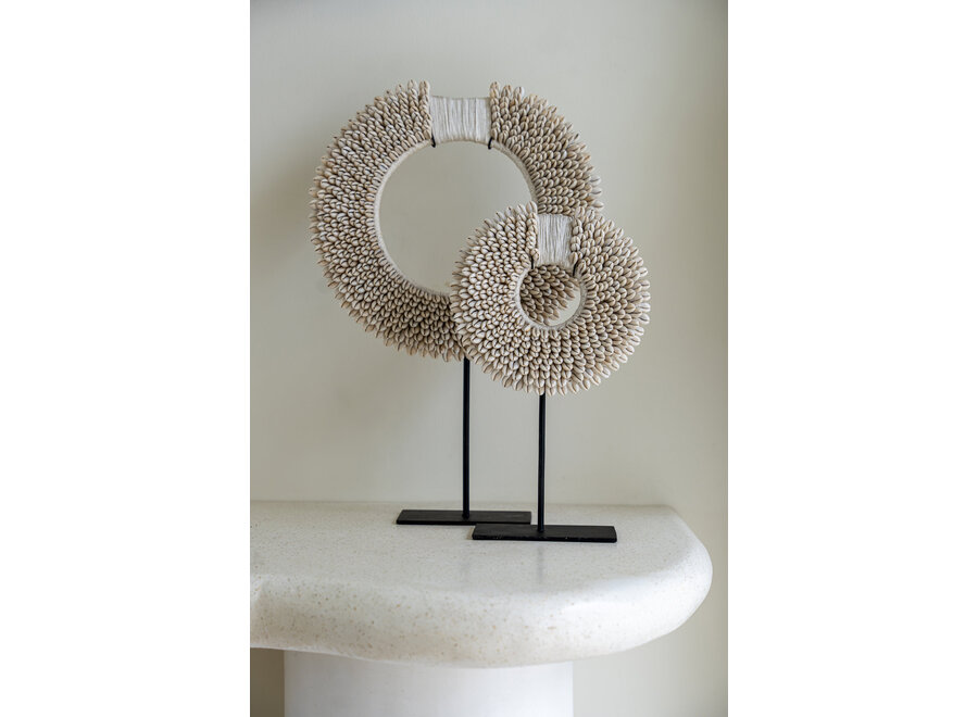 The Papua Shell Disc on Stand - White - S