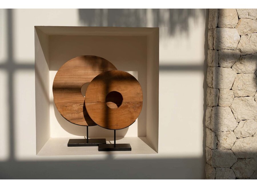 Il Disco Di Teak Su Supporto - M