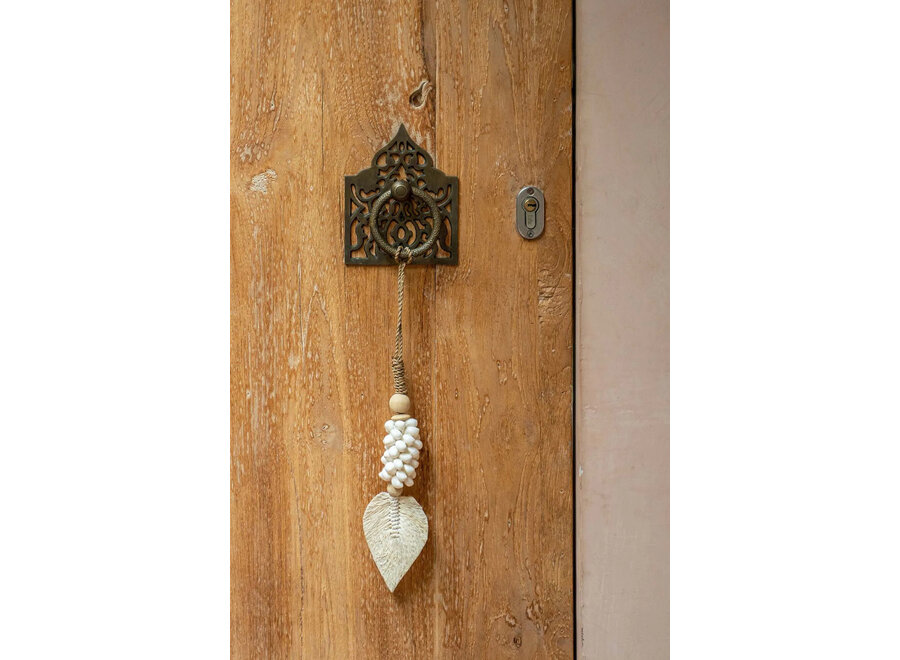 The Leaf & Shell Tassel - White