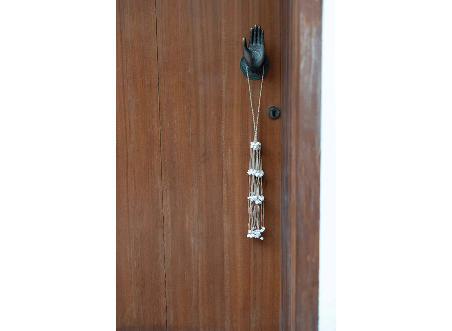 The Long Shell Tassel - White