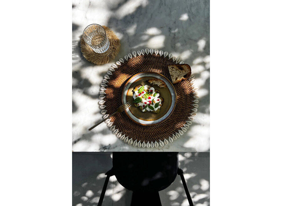 The Colonial Shell Placemat - Natural Brown