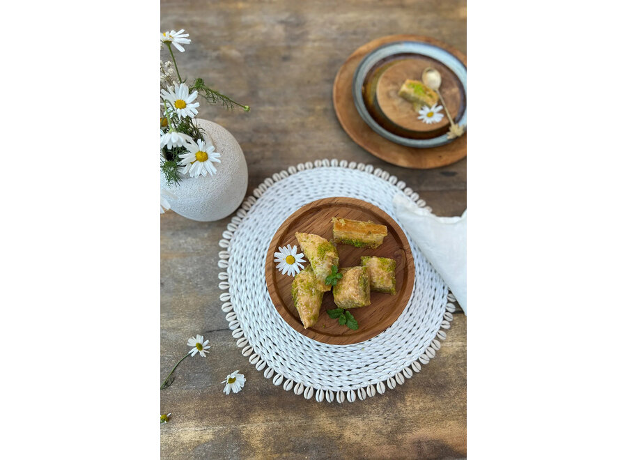 The Seagrass Shell Placemat - White