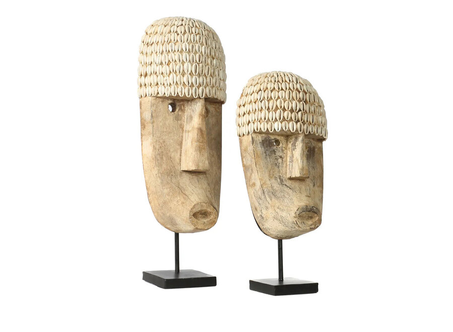 Le Masque De Cowrie Sur Pied - M