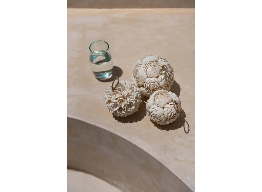 La Boule de Coquillages Rose - Blanche - M