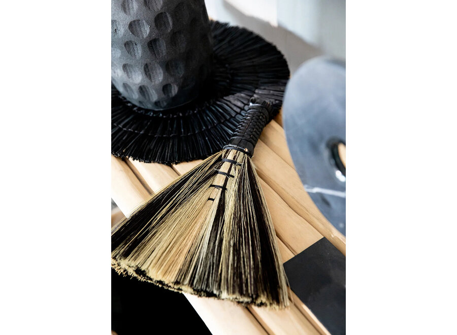 The Sweeping Brush - Black Natural