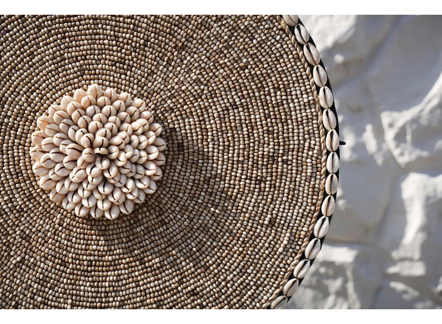 The Shell Guadeloupe on Stand - Natural White