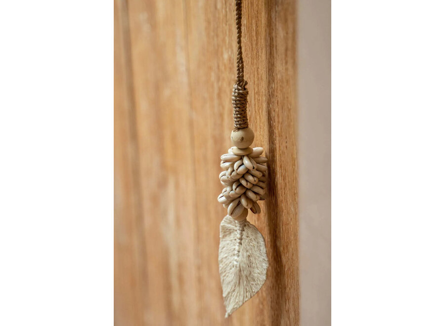 The Leaf & Shell Tassel - Natural