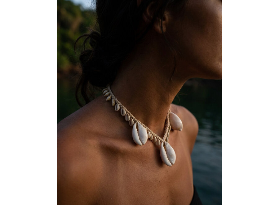El Collar Big White Cowrie De Concha