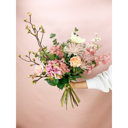 Blombukett av sidenblommor