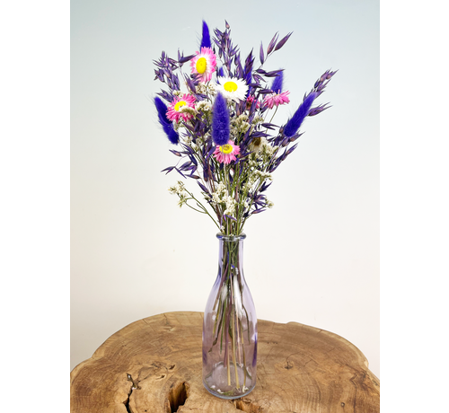 Bouteille avec des fleurs séchées (bleu)