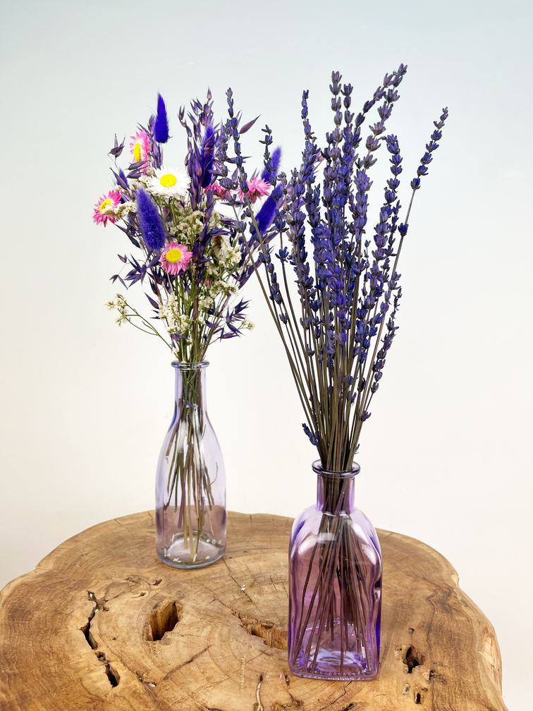 Botella con flores secas (azul)